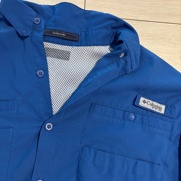Columbia Tamiami Button Down Shirt Blue with Omni-shade - Picture 2 of 3